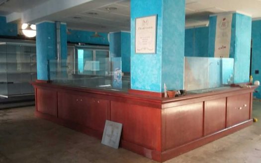 SAN LORENZO AL MARE – Grande locale commerciale in vendita a 150 m dal mare