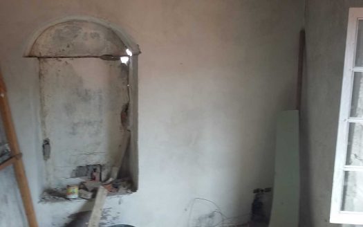 PIETRABRUNA – Appartamento quadrilocale, da finire, nel centro storico
