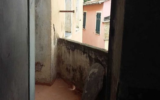 PIETRABRUNA – Appartamento quadrilocale, da finire, nel centro storico