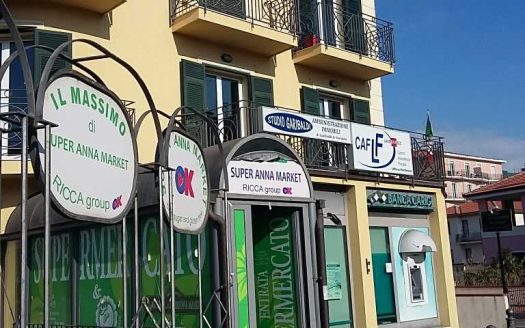 SAN LORENZO AL MARE – Grande locale commerciale in vendita a 150 m dal mare