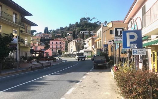 SAN LORENZO AL MARE – Grande locale commerciale in vendita a 150 m dal mare