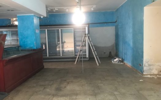 SAN LORENZO AL MARE – Grande locale commerciale in vendita a 150 m dal mare