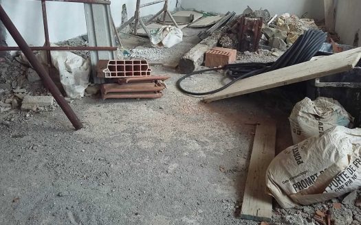 PIETRABRUNA – Appartamento quadrilocale, da finire, nel centro storico