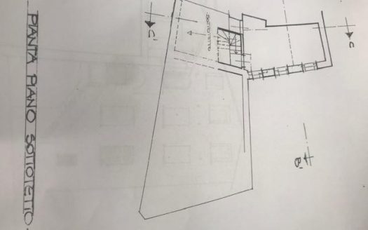PIETRABRUNA – Appartamento quadrilocale, da finire, nel centro storico