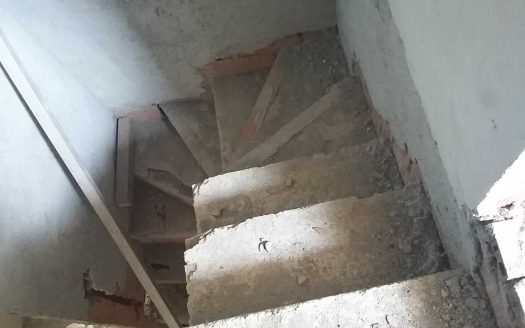 PIETRABRUNA – Appartamento quadrilocale, da finire, nel centro storico