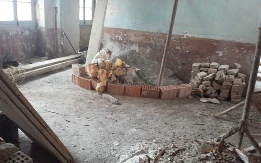 PIETRABRUNA – Appartamento quadrilocale, da finire, nel centro storico