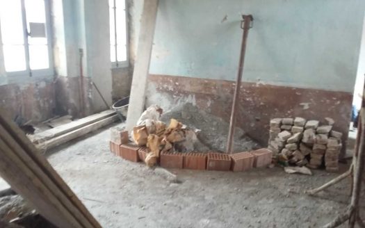 PIETRABRUNA – Appartamento quadrilocale, da finire, nel centro storico