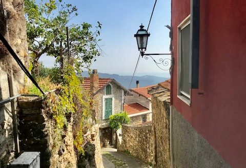 Pietrabruna – Casa Indipendente con giardino e con bellissima vista fino al mare