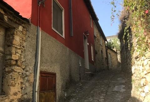 Pietrabruna – Casa Indipendente con giardino e con bellissima vista fino al mare