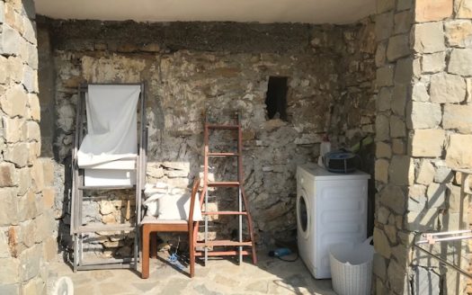 Pietrabruna – Casa Indipendente con giardino e con bellissima vista fino al mare