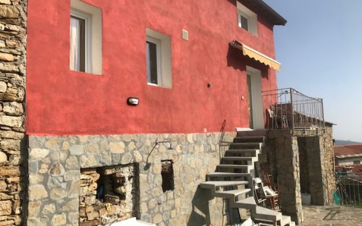 Pietrabruna – Casa Indipendente con giardino e con bellissima vista fino al mare