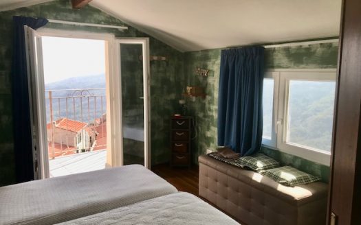Pietrabruna – Casa Indipendente con giardino e con bellissima vista fino al mare