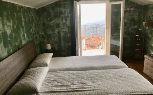 Pietrabruna – Casa Indipendente con giardino e con bellissima vista fino al mare