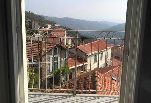 Pietrabruna – Casa Indipendente con giardino e con bellissima vista fino al mare
