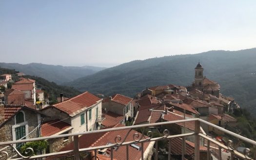 Pietrabruna – Casa Indipendente con giardino e con bellissima vista fino al mare